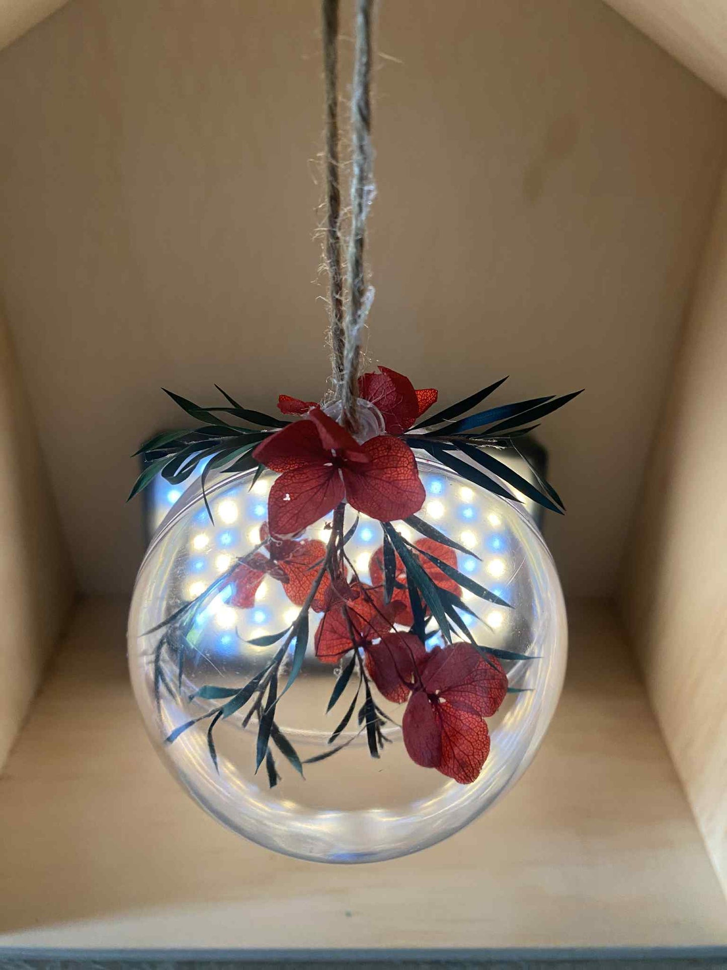 Boule de Noël personnalisée avec fleurs séchées 🌸